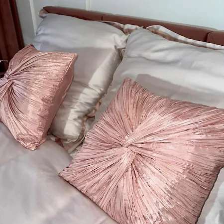 Just Unique Rose Posen