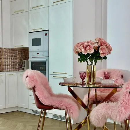 Apartment Just Unique Rose