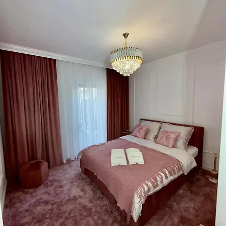 Just Unique Rose Posen