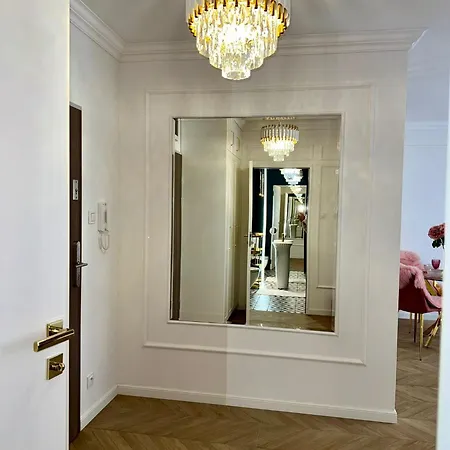 Just Unique Rose Apartment